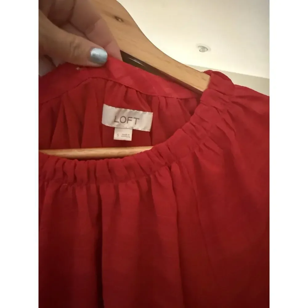 New with tags Womens Red Puff Smocked Cuffed Top Size Small‎